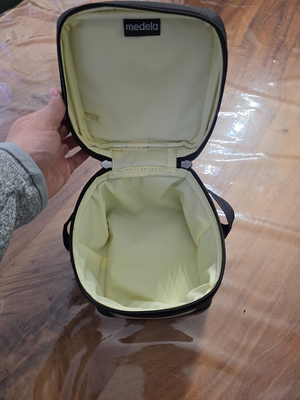 Medela Black Travel Cooler Bag with Cream Interior Lining